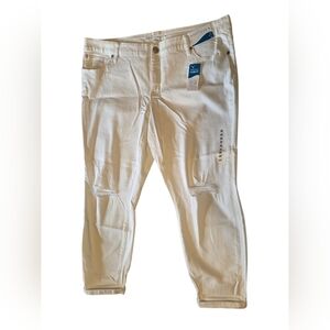 NWT Women's White Cropped Distressed Ankle Jeans Size 18W